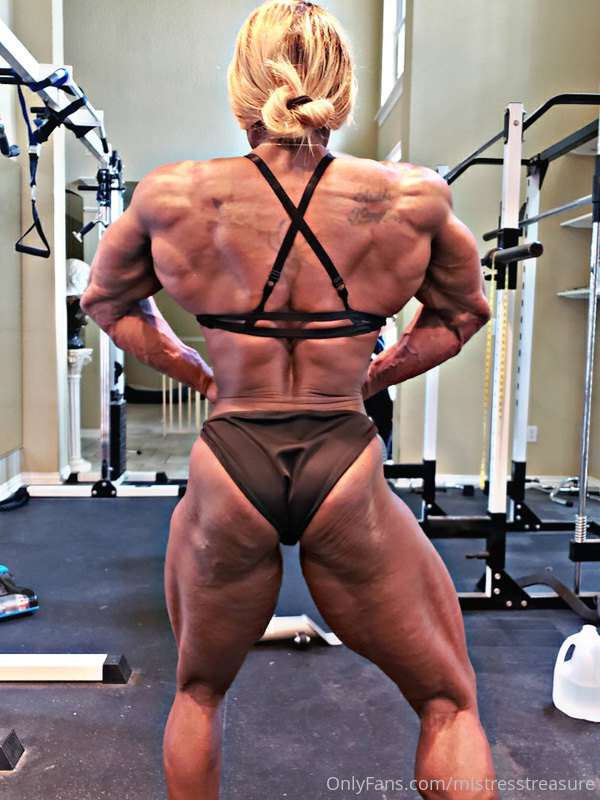 Tried to get in some early posing still not a strong suit bu..