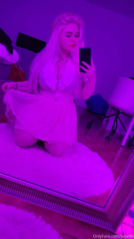 SOMEONE JUST GOT THE TENTACLE DILDO FROM MY WISHLIST IM SO E..