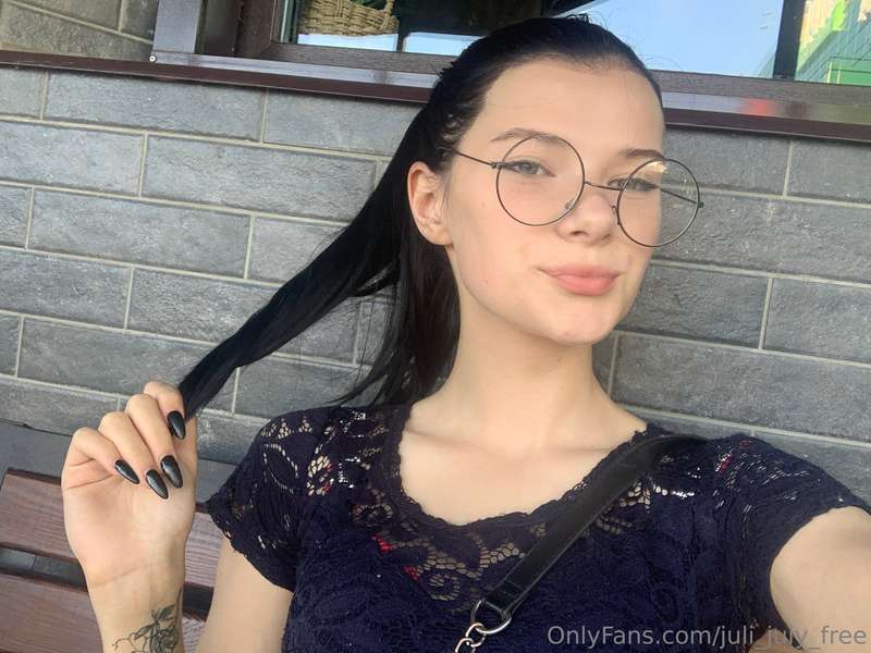 How do you like my new glasses? Do they suit me?😎