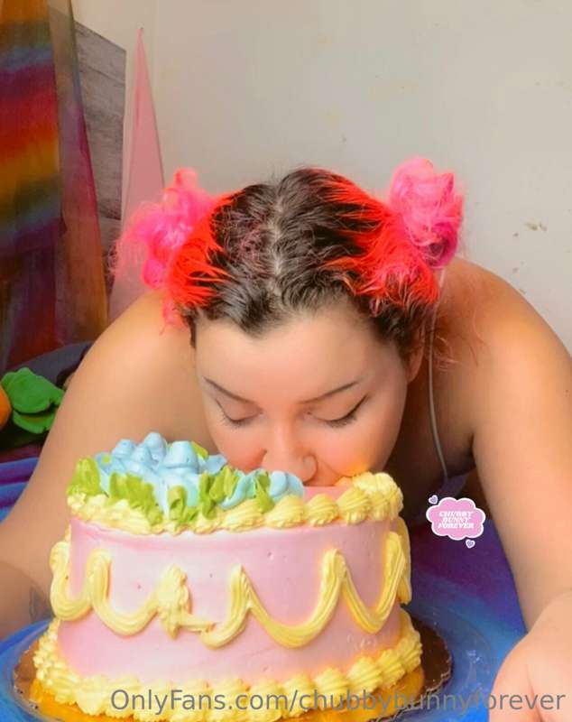 Sneak peak of what I’m editing 🥰🥴🎂