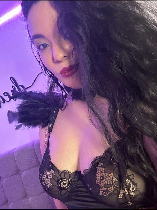 come to your queen 👑👑