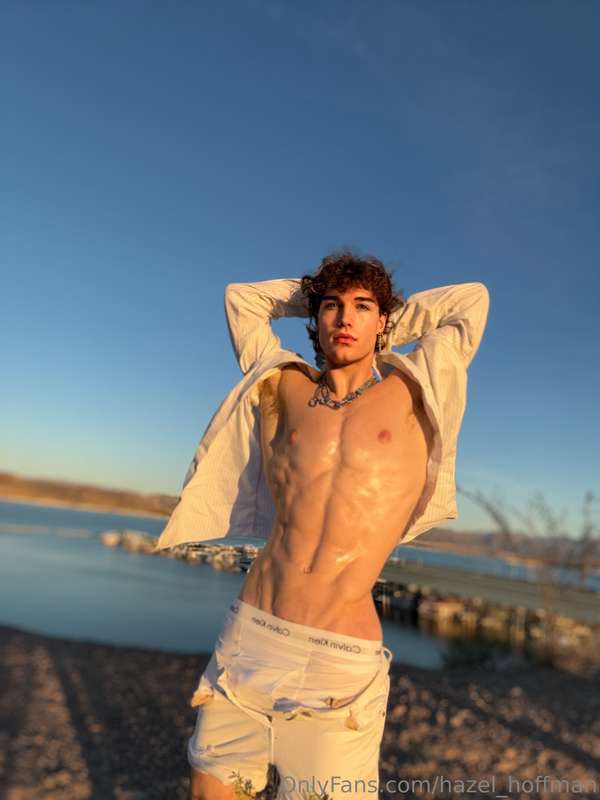 Wanna cum outside and play ;)