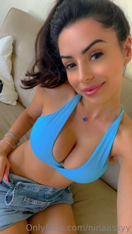 Tip $200 for my personal snap chat 👅👅🤭
