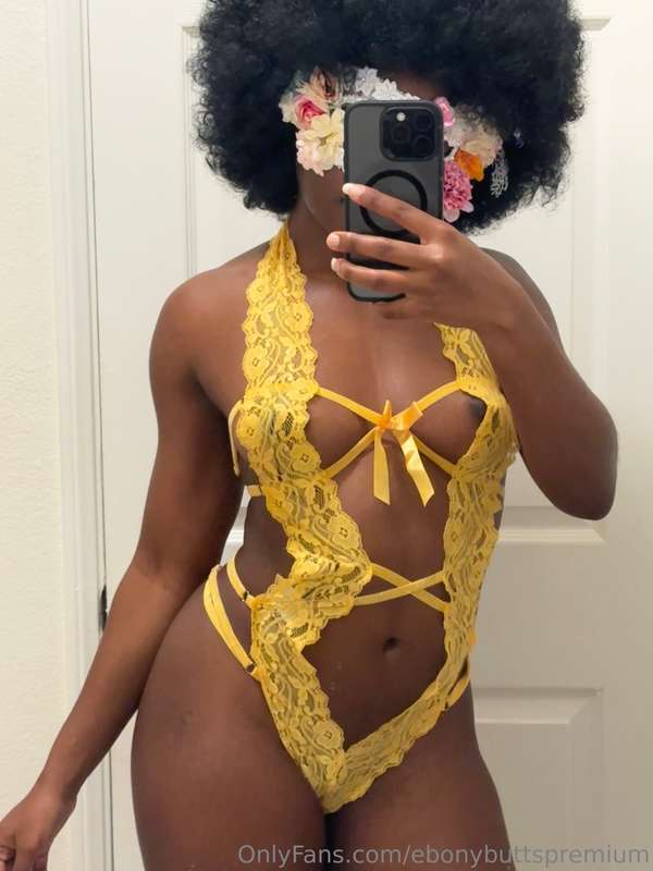 Be honest daddy, does yellow look good on me? 😏☺️ 6