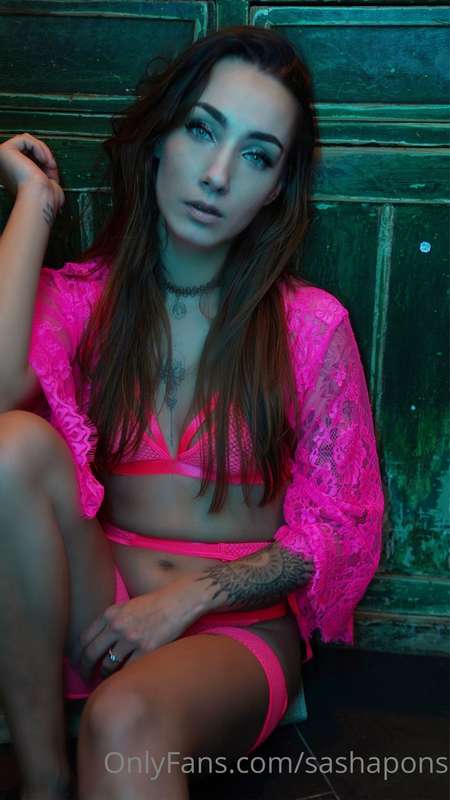 Pinky Thursday! 💕 Do know what else is pink in the picture? ..