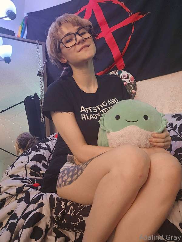 POV you come home to your hot autistic GF hanging out in bed..