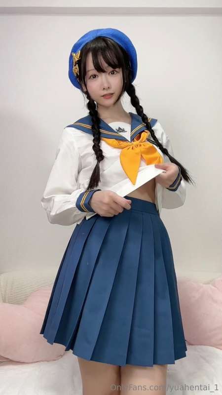 Braids JK💙💛
I still love JK cosplay🏫❣️
Isn't that cute?😍

Fi.. 4
