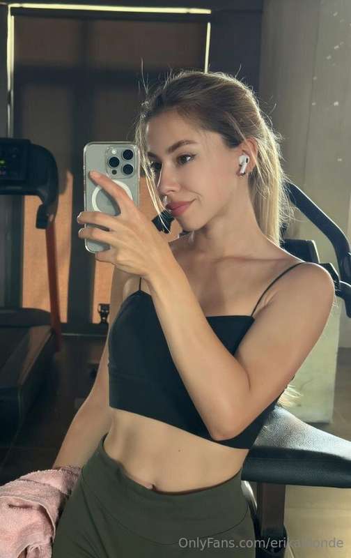 🍒 JUST TODAY – FREE WITH @eliss333 🍒 She’s sweet, seductive,..