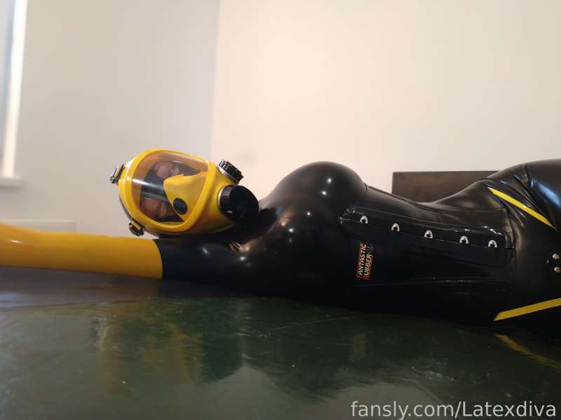 Latexdiva - Fansly - 28 Aug, 2022 14