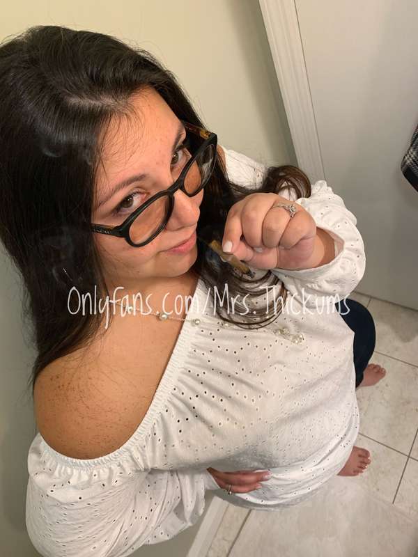 I was feeling cute ☺️, do you like the glasses on or off?