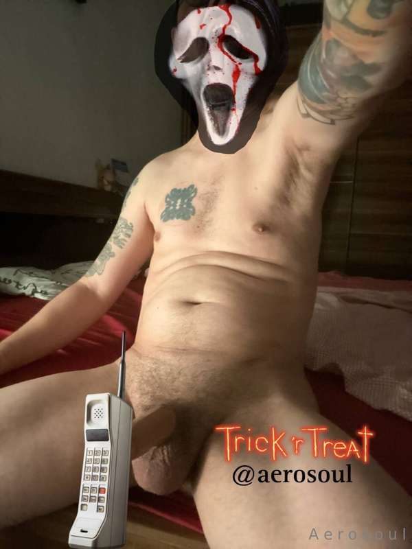 I need your help in choosing my pic for a Halloween contest,..