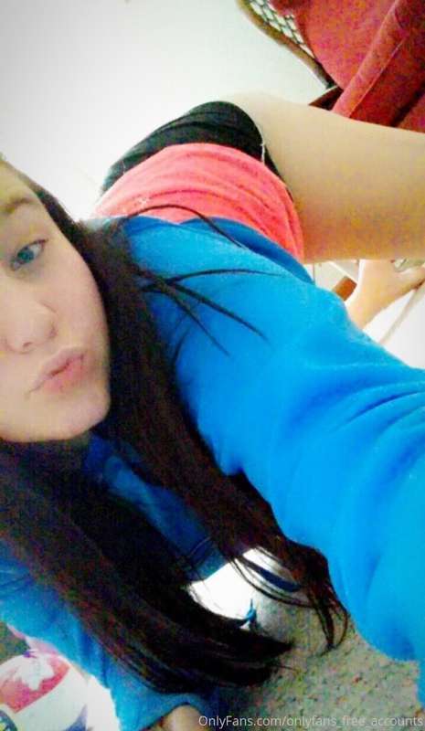 She may be a greedy lil cum pig but she's free to follow 😈💦 .. 3