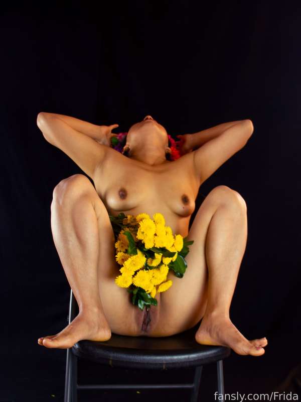 Frida - Fansly - 16 Feb, 2022 11