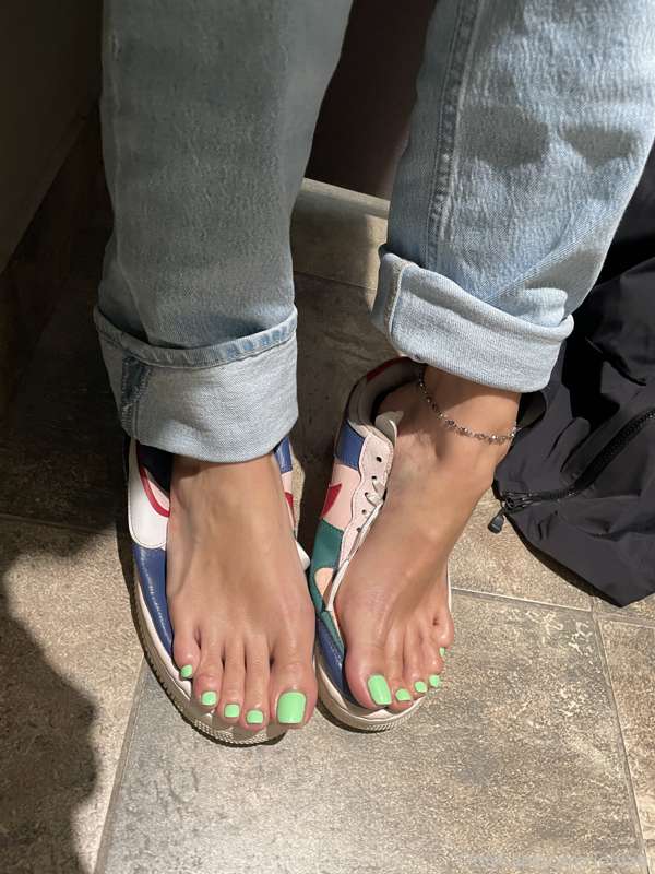 New color 💚😋 I really hope u guys like it 🤗 going home now !.. 2