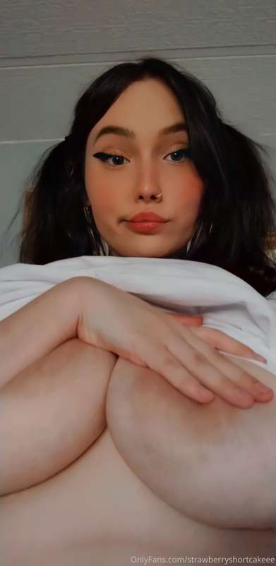 tip me $5 if u wanna suck my titties or $10 if u wanna fuck ..