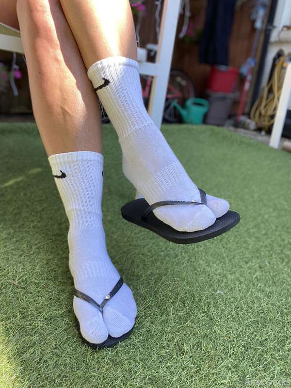 Who likes this combination 🩴🧦?
