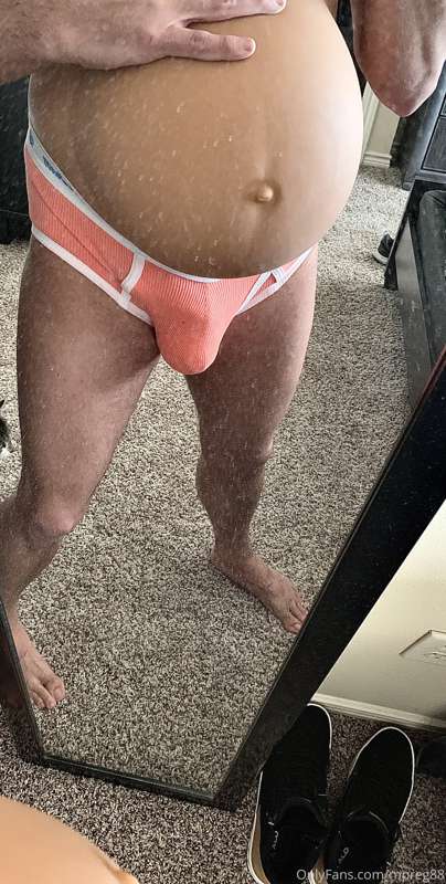 Showing some pregnant skin for you guys! Am I getting bigger.. 1