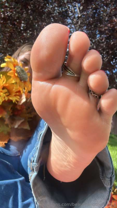 You love this pink sole in your face don’t you 😌 4