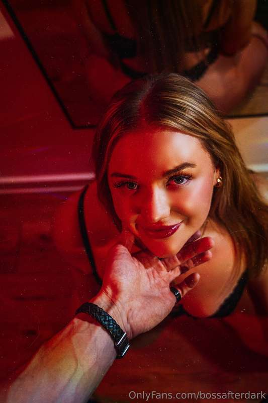 Getting hot with @annalynn Another video on the way in a few.. 5