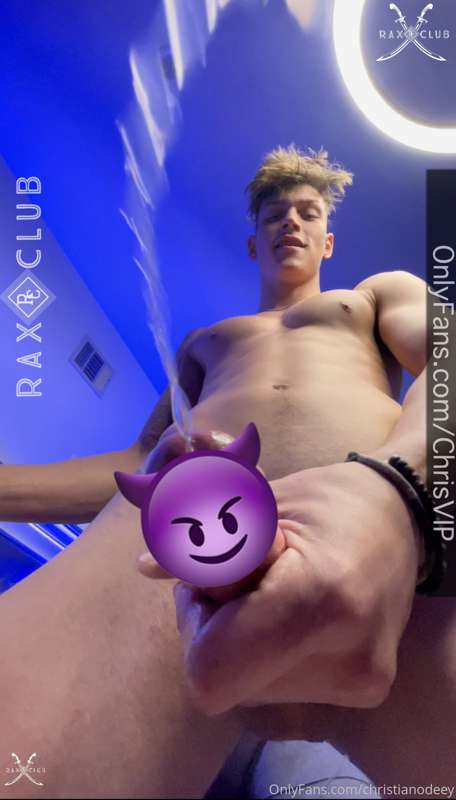 Watch me pound my clear pocket pussy until I cum all over th..