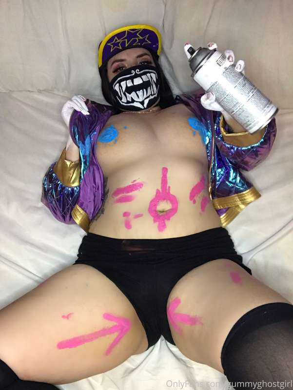 Akali with body paint 💜 20