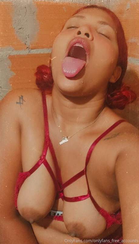 🚨 FREE subscription to Spanish redhead @tuchicabello 🚨
¿Qué ..