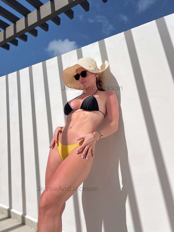 👙👙👙👙👙
Bikini pics for your Friday! 
-Jessie 3