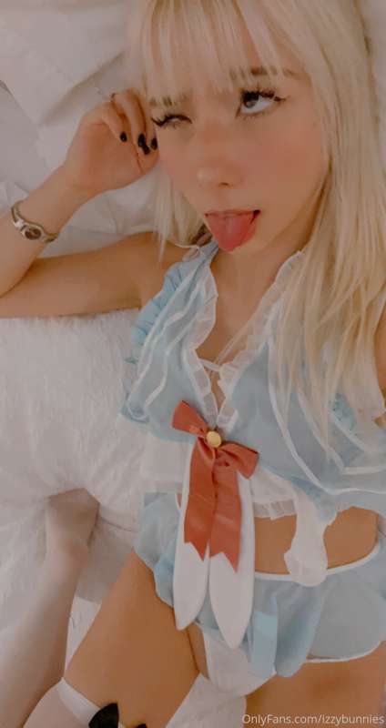 i’ll only reply with yes master😌 swipe to see me slowly undr.. 14