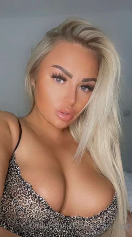 I just want to be your personal fuck doll for the night 😈