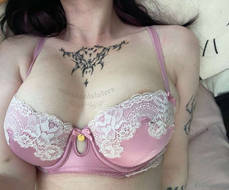 Hips and tits 😳