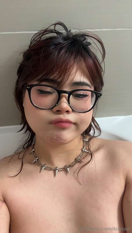 Photodump of me in the bath 🛁 I wish someone was here to suc.. 3