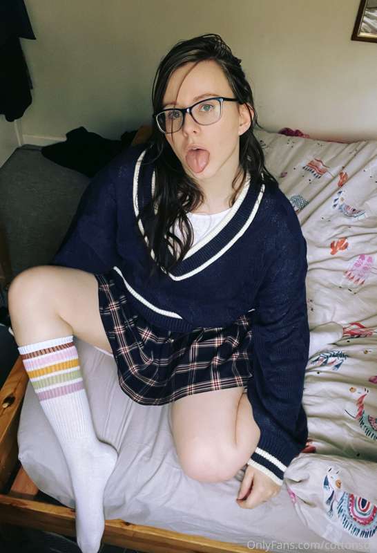 I like this outfit 😊 Hope you do too. And also the cheeky 🐱 ..
