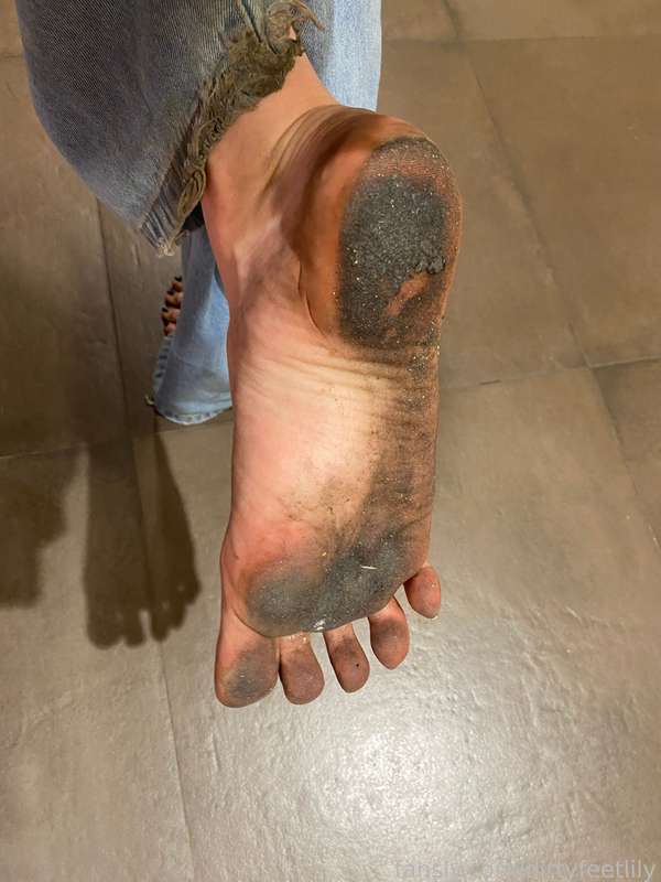 Dirtyfeetlily - Fansly - 28 Apr, 2025 2