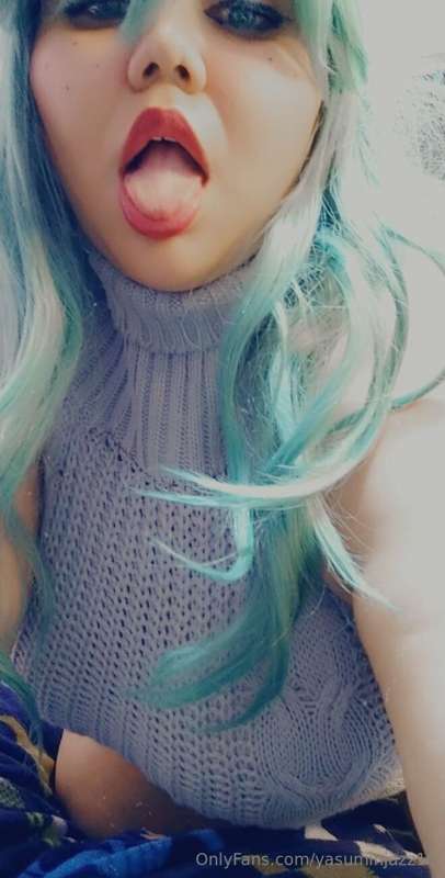 Quiero ahogarme en tus labios, susurrarte con palabras mudas..