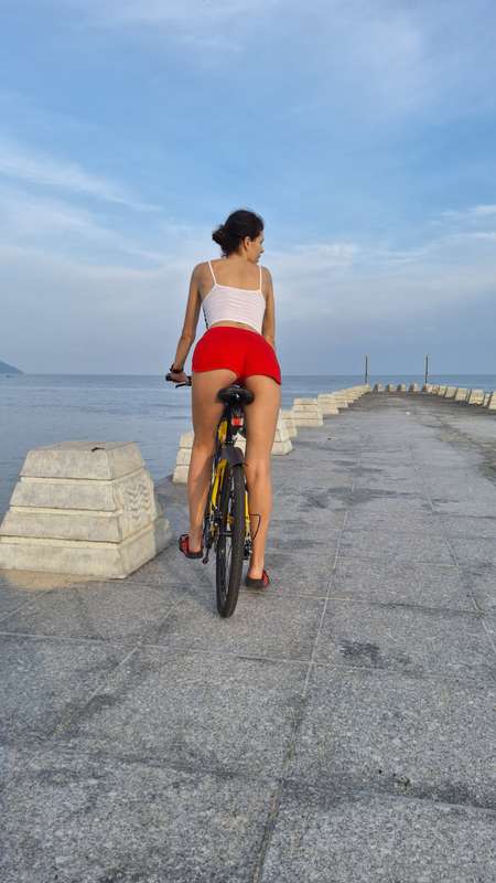 Short sexy photoset at the beach 🚲🌴🤩  I was riding bycicle. .. 9