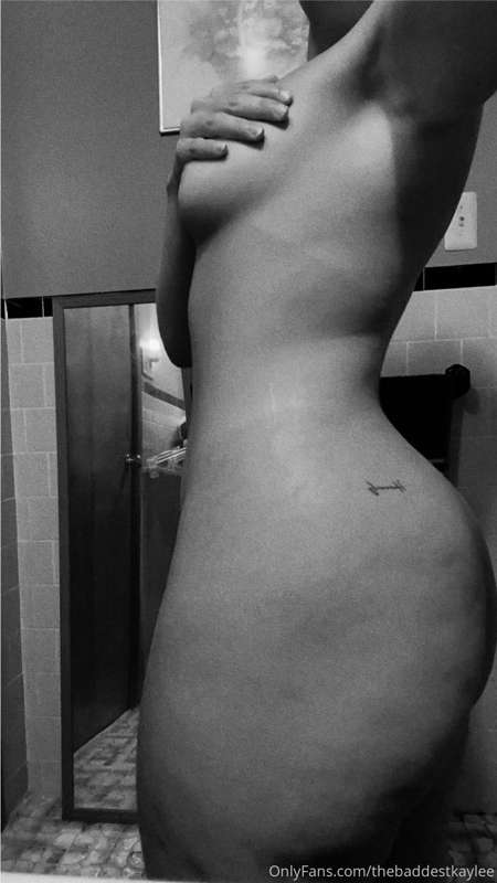 🤍🤍🤍🤍
Friday cam show 10pm est