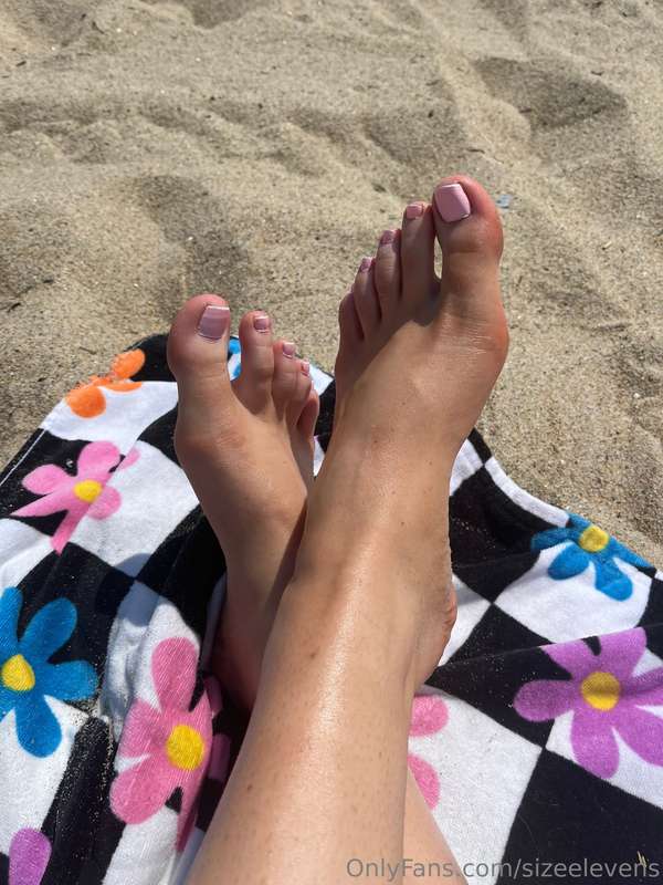 Need some cream for my back☀️⛱️ swipe to see how damn dirty .. 25