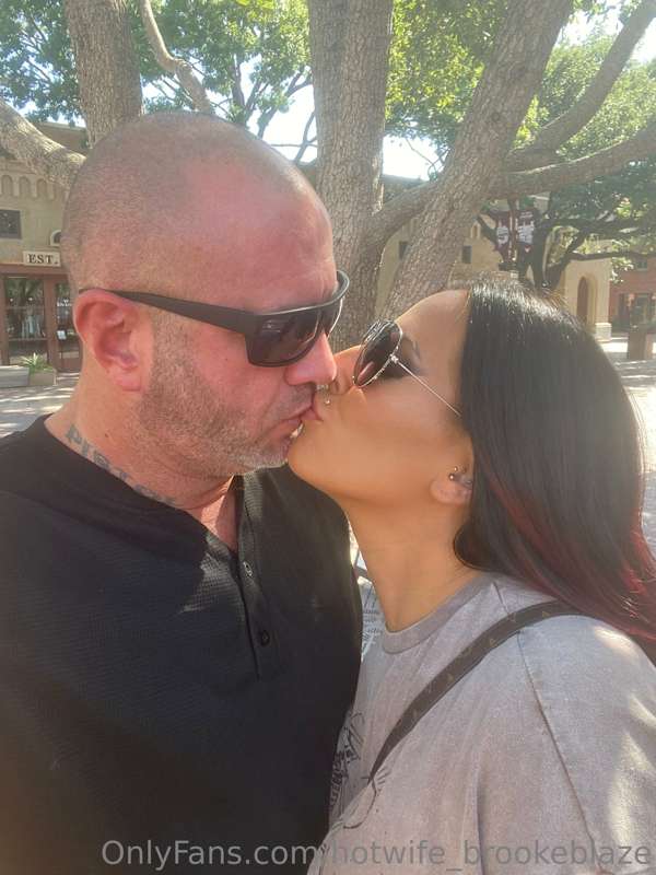 Hubby of the century right here!!! 🥰👸🏻♠️🖤😘