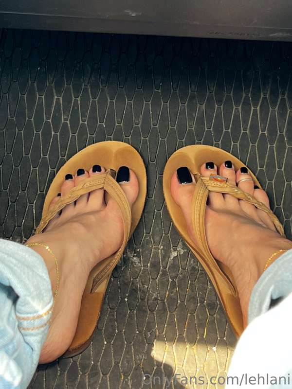 Toes you slave for 🖤 I want you to think about my feet tonig.. 5