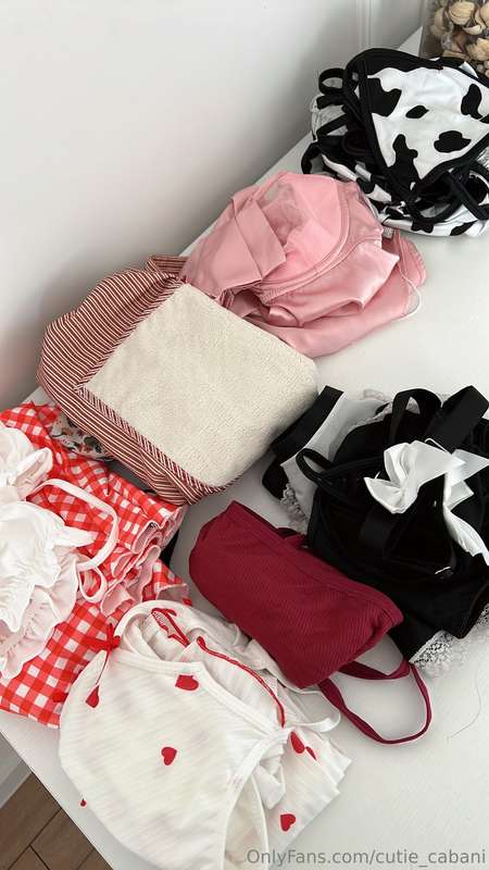 When summer comes, I love clearing out my wardrobe and keepi.. 1