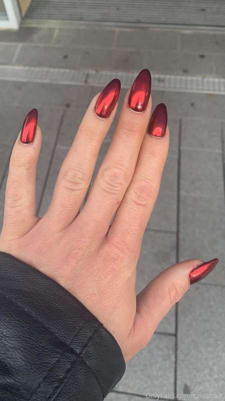 Nail-Studio ready. Now chrome red 💅🏼 1