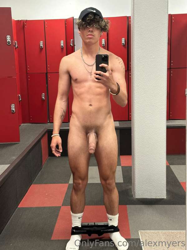 horny at the gym 😰