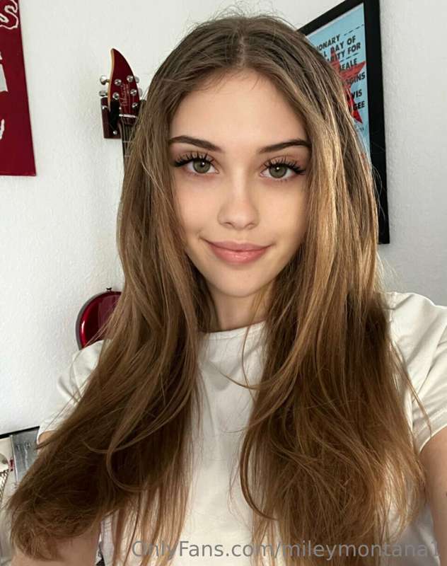 my hair is getting so long! 💓 do you guys like it?