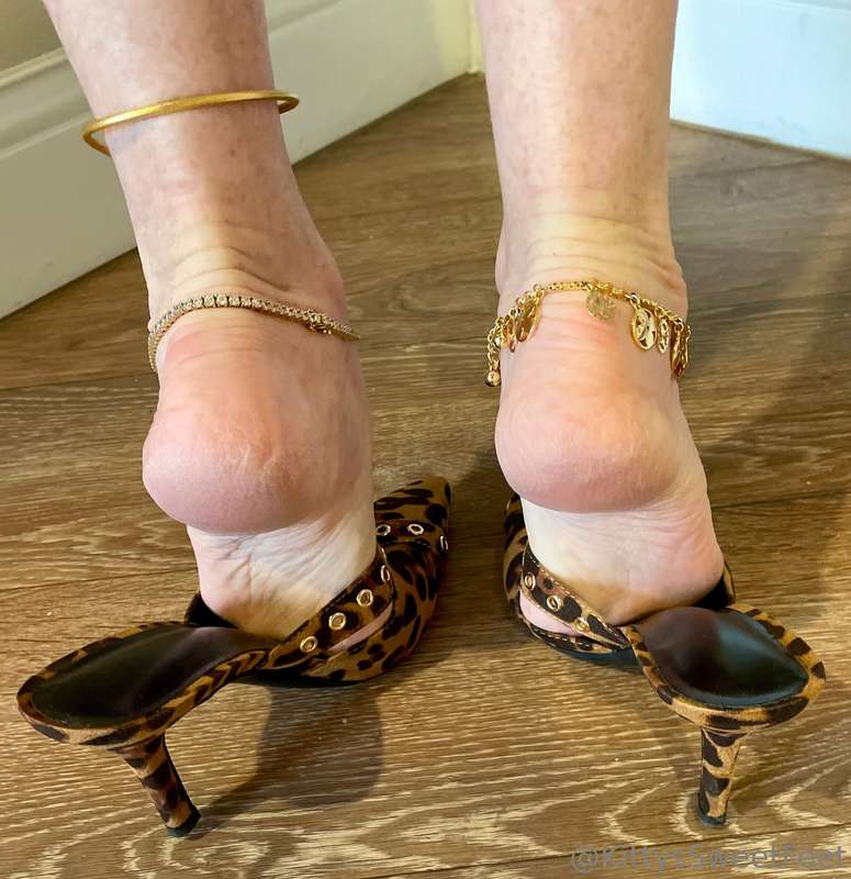 My Cheetah print shoes make me feel like I’m strolling on th.. 8