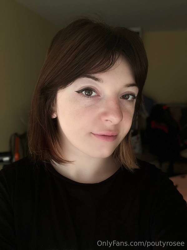 I look better with or without glasses🥰