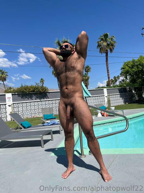 Greetings from Palm Springs ☀️🌴
Start swiping 😏 1