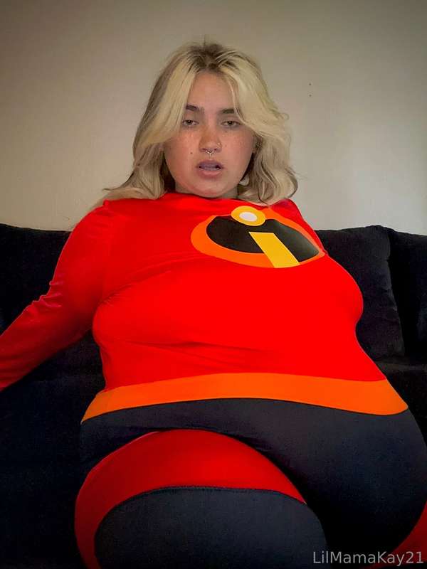 Man Elastigirl has let herself go…she can barely do her job,.. 11