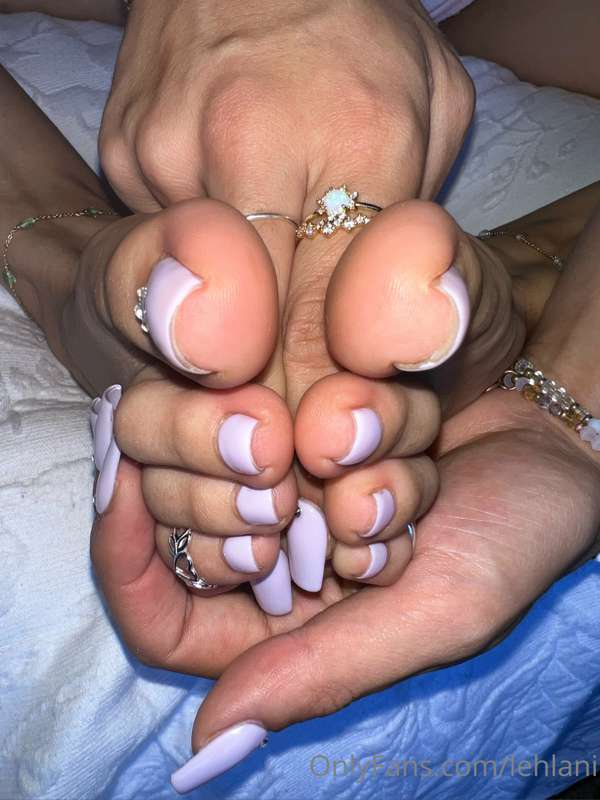 Flash on 😜 so clear, see how I’d squish u between my toes 🙈 3