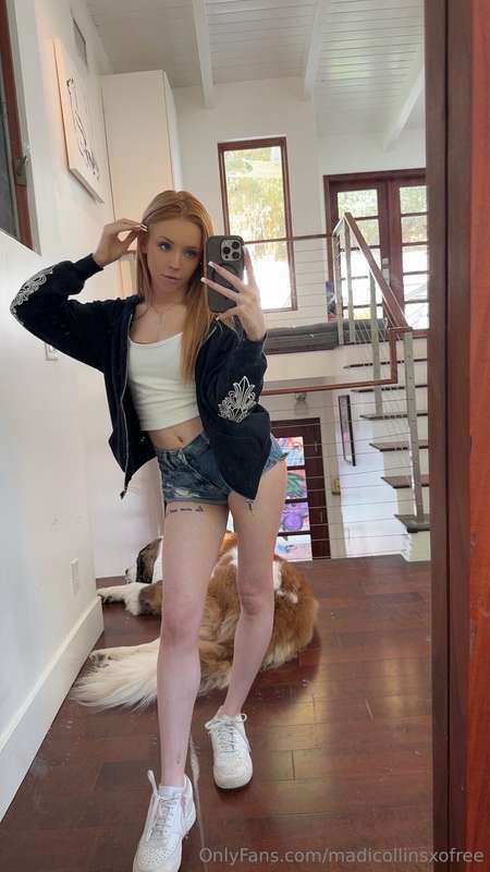chatting rn on my VIP @madicollinsxo 💋