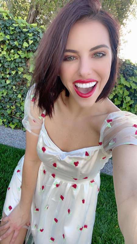 Don’t forget to smile today! Wishing you all a great week 💋